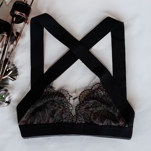 Floral Lace Mesh Stretch Criss Cross Wide Strap Bralette Black Medium